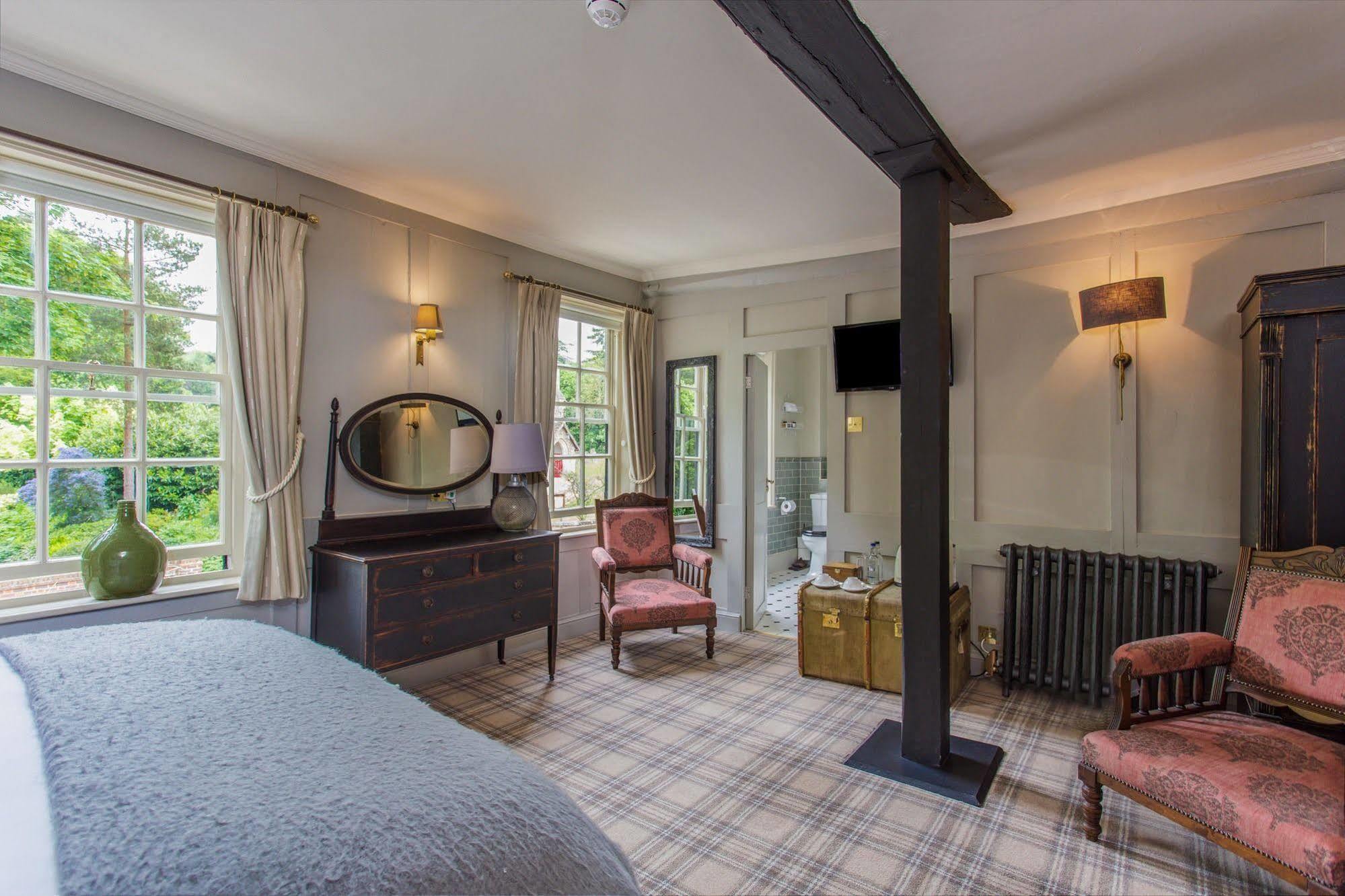 The Running Horses Hotel Mickleham Exterior photo
